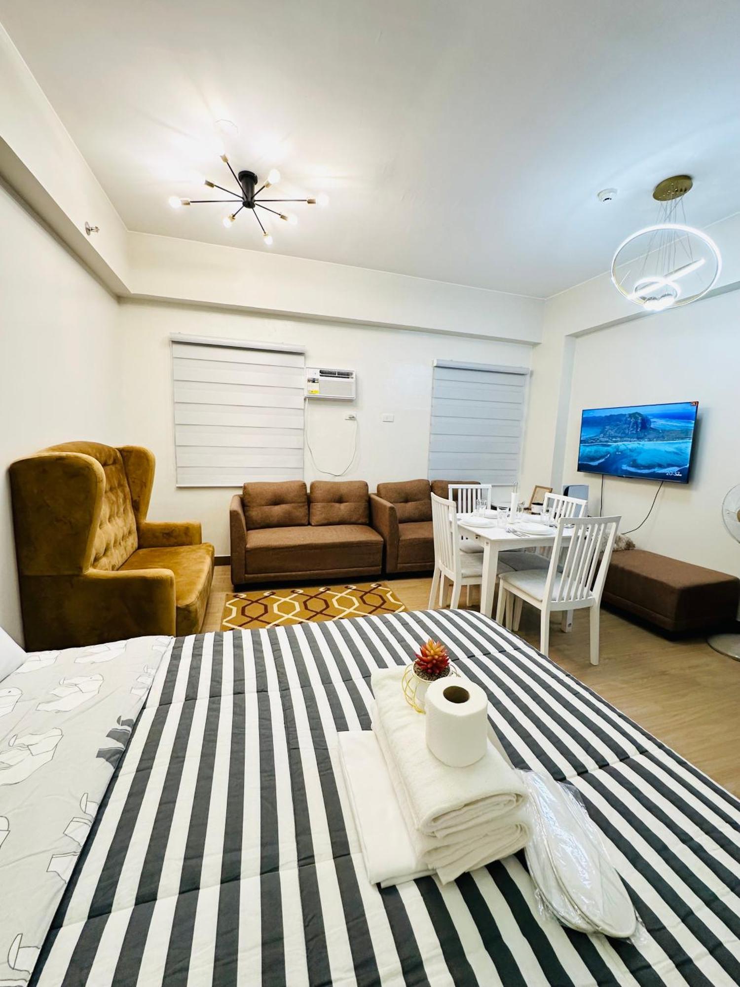 Starlight Suites Trece Martires Exterior foto