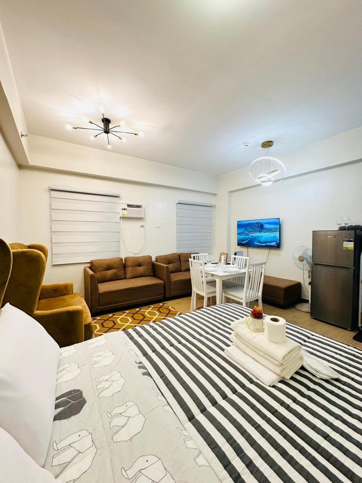 Starlight Suites Trece Martires Exterior foto